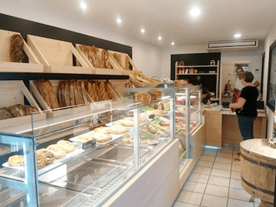 La boulangerie La Mie de Puj' au Mas-d'azil en Ariège dans les Pyrénées