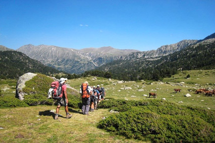Randonneurs en Ariège dans les Pyrénées