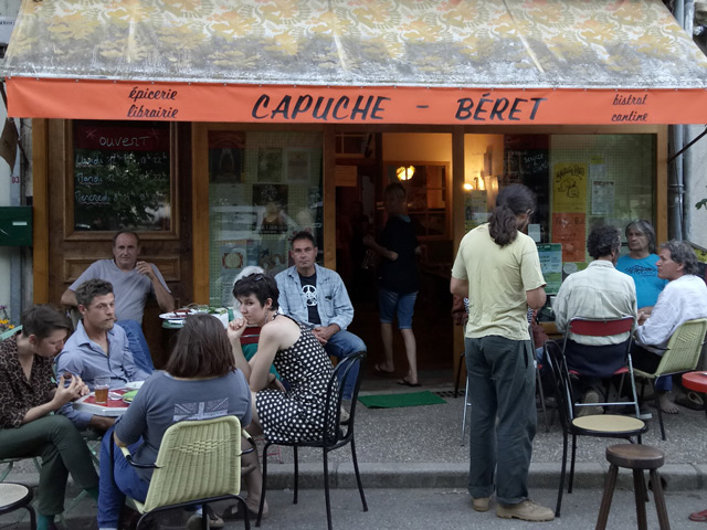 Façade du lieu de vie Capuche-Béret au Mas-d'Azil en Ariège dans les Pyrénées